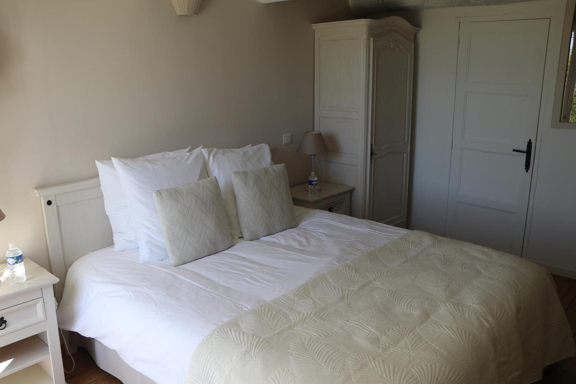 Le Mas Des Cerisiers Jacuzzi Et Sauna Inclus Pour Tous Les Logements Avinyon Oda fotoğraf